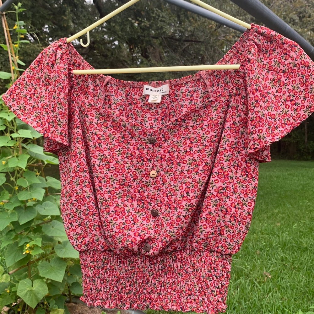 Pink, red and green floral crop with a scrunched bottom. Very cute & flattering
